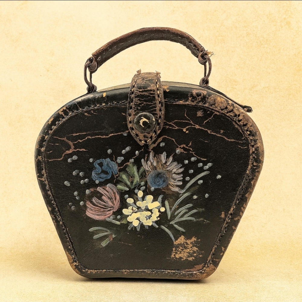 Vintage 1950s Hand-Painted Leather Box Purse w/ Batik Lining – Mid-Century Novel - Picture 10 of 10